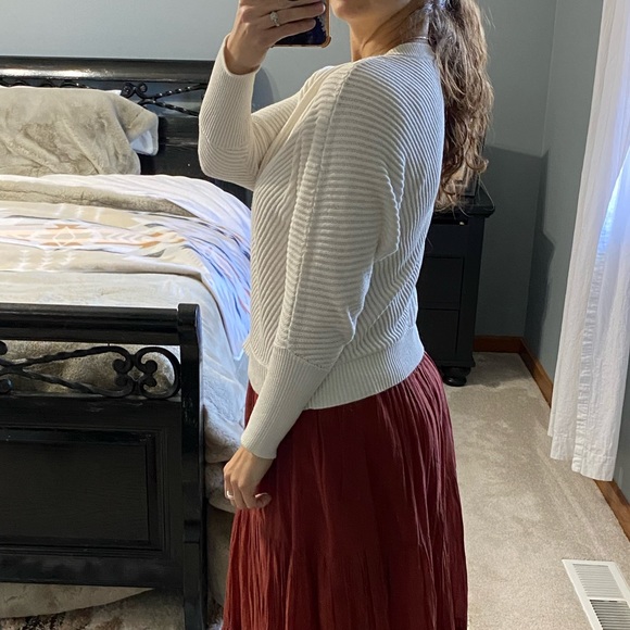 LOFT Dolman Sweater - Picture 4 of 10